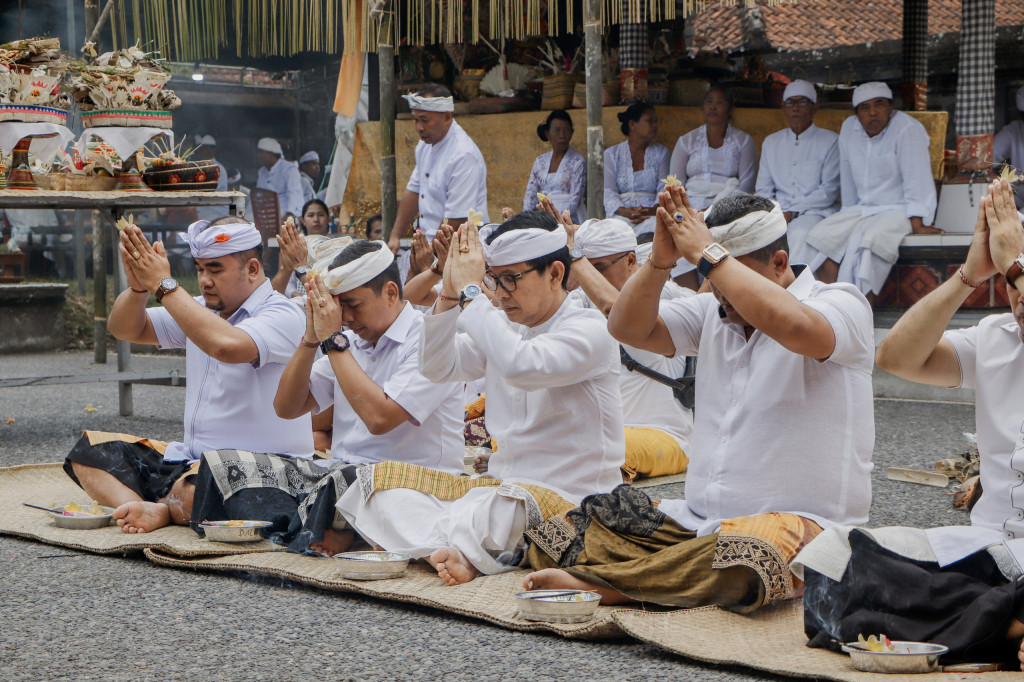 Karya Melaspas Pewayangan Ida Betara di Pura Dalem, Desa Adat Balangan